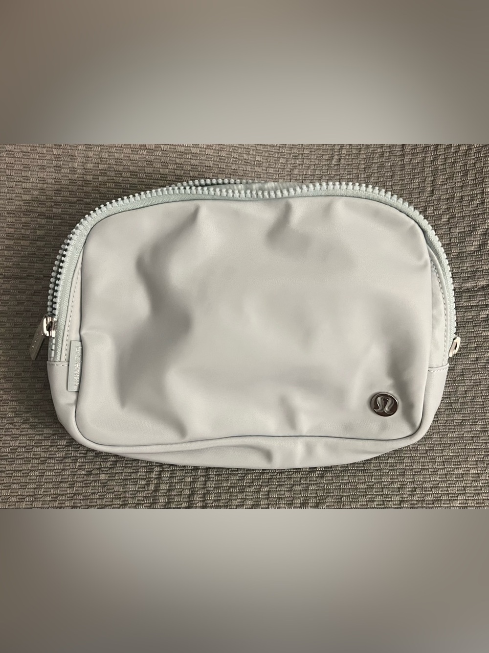 lululemon athletica 2L Beltbag in Pelican